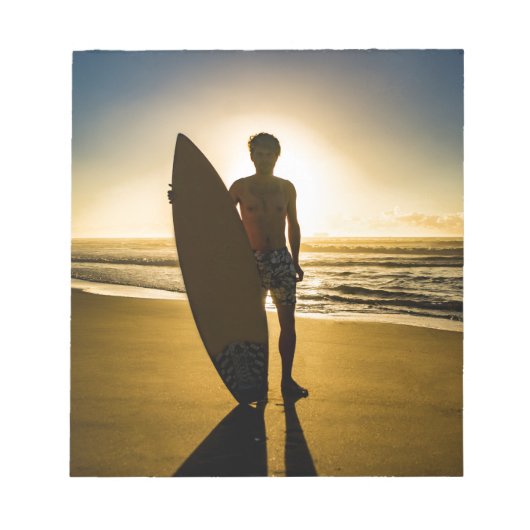 日の出時のサーファーのシルエット ノートパッド (正面)