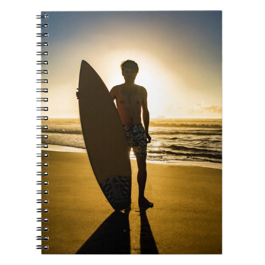 日の出時のサーファーのシルエット ノートブック (正面)