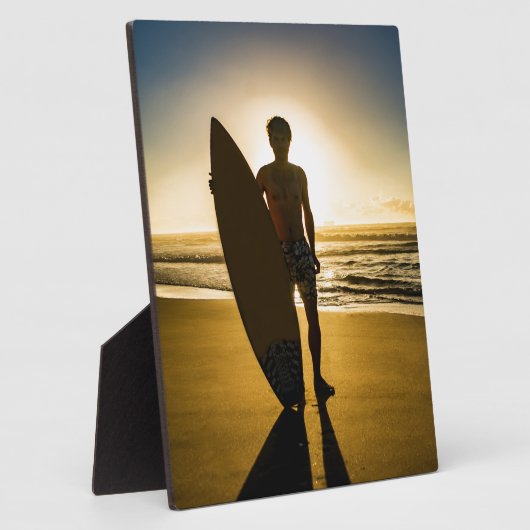 日の出時のサーファーのシルエット フォトプラーク (側面)