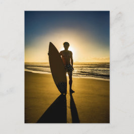 日の出時のサーファーのシルエット ポストカード