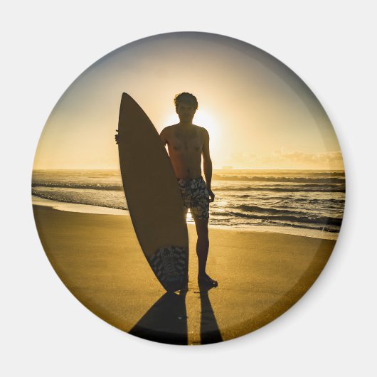 日の出時のサーファーのシルエット マグネット (正面)