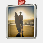日の出時のサーファーのシルエット メタルオーナメント (左)