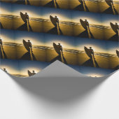 日の出時のサーファーのシルエット ラッピングペーパー (角)