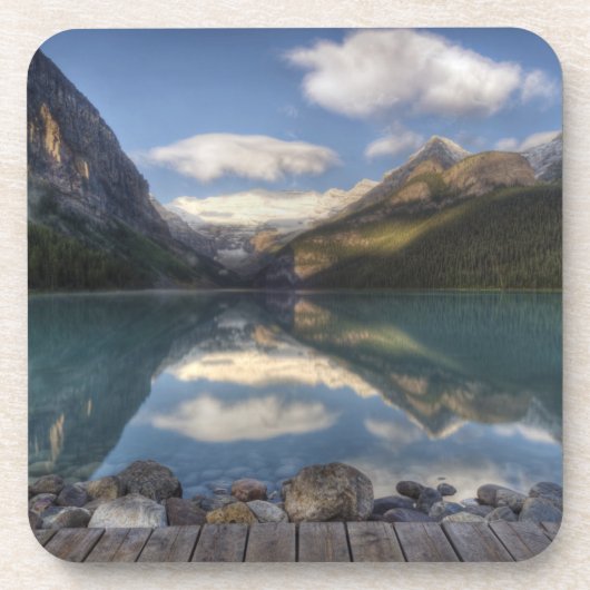 日の出時のルイズ湖、バンフ国立公園 コースター (正面)