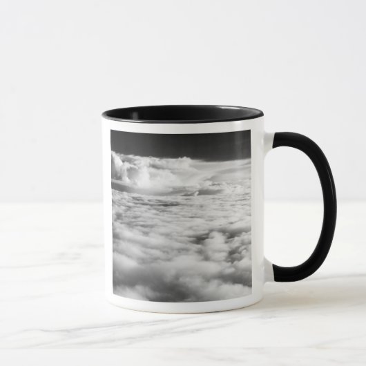 日の出時の不気味な雲景 2 マグカップ (右)