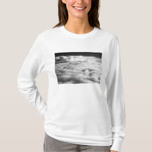 日の出時の不気味な雲景。2 Tシャツ