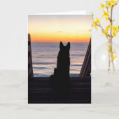 日の出直前のドイツの羊飼いのシルエット カード (黄色い花)
