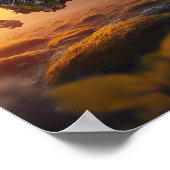 日の出飛んでいる中の黙示録ドローン ポスター (角)