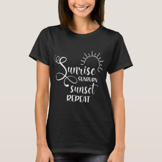 日の出 日焼け 日没 リピート サマー ビーチ Tシャツ
