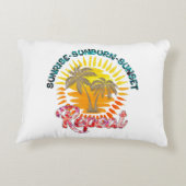 日の出 – 日焼け – 日没 – 繰り返し | ゴールデンパームツリーズ アクセントクッション (裏面)