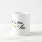 日までにコーヒー。 夜までにブルボン。 コーヒー・マグ コーヒーマグカップ (中央)