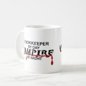 日までに簿記係、夜までに吸血鬼 コーヒーマグカップ (正面左)