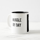 日までにMUGGLE -夜までにGEOCACHER ツートーンマグカップ (正面左)