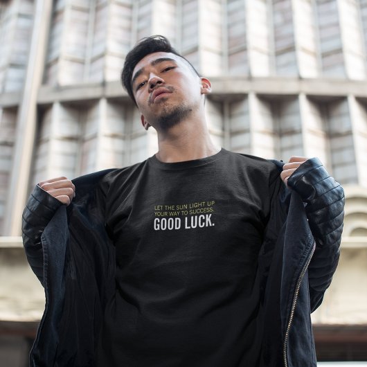 日を照らして成功を祈る Tシャツ