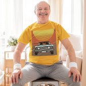 日クラシック入りに運転する自動車のパーソナライズ Tシャツ