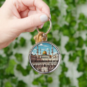 日中のドームとミナレットを持つモスク キーホルダー (手)