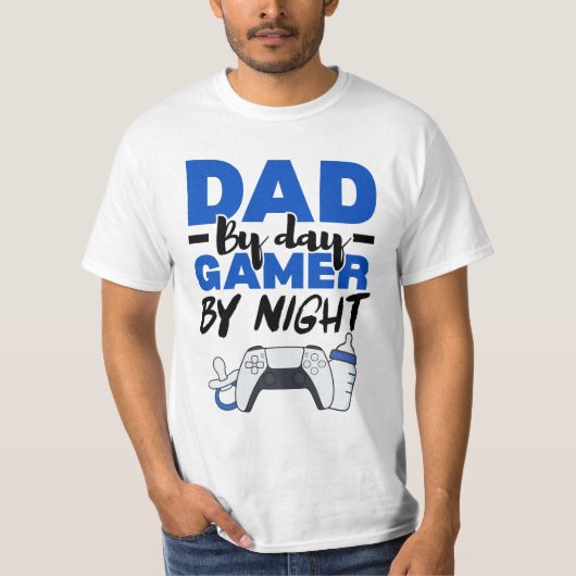 日中のパパ、夜のゲーマー プレステお父さん Tシャツ (正面)