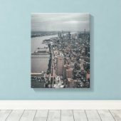 日中の建物体付近の水場 キャンバスプリント (インサイチュ (ウッドフロア))