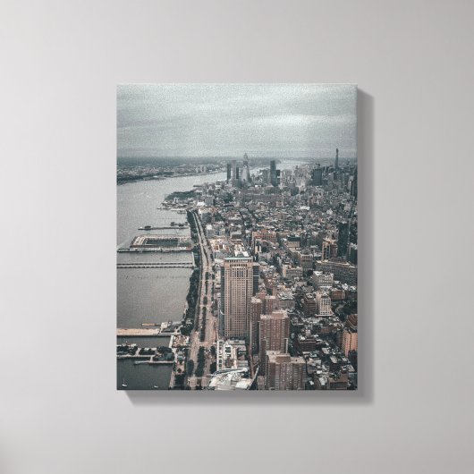 日中の建物体付近の水場 キャンバスプリント (正面)