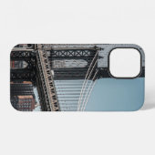 日中の灰色の橋 iPhoneケース (裏面横)