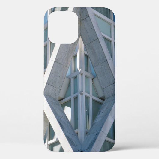 日中の灰色コンクリート建物 Case-Mate iPhoneケース (裏面)