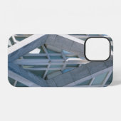 日中の灰色コンクリート建物 iPhoneケース (裏面横)