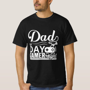 日中はパパ 夜はゲーマー Tシャツ