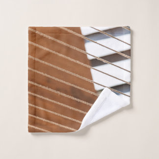 日中は茶色の窓ブラインド ウォッシュタオル