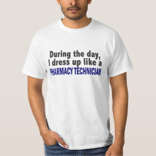 日中私は薬学の技術者のように服を着ます Tシャツ