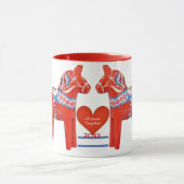 日付がついたスウェーデン人のDalaの馬一緒の25年のカスタムの マグカップ (中央)