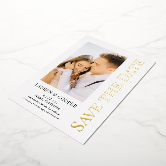 日付のエレガントモダン結婚金ゴールドの保存 箔招待状 (回転した状態)