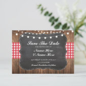 日付のチョークの木製の素朴で赤いチェックカードを救って下さい セーブザデート (スタンド正面)