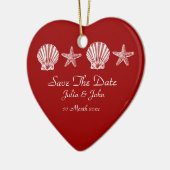 日付のビーチ結婚テーマ発表の保存 セラミックオーナメント (左)