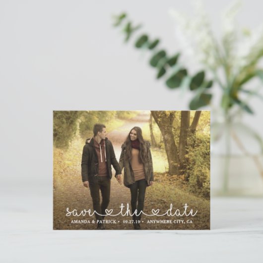 日付のフォトハートタイポグラフィ結婚の 案内ポストカード (スタンド正面)