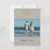 日付の保存フォトグレーピンクの花のリングや輪 セーブザデート (裏面)