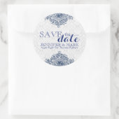 日付の保存ホワイトダマスク&ブルーレースオーナメント ラウンドシール (バッグ)