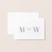 日付の保存赤いハートカスタムカップルのモノグラム 箔カード (封筒付き正面)