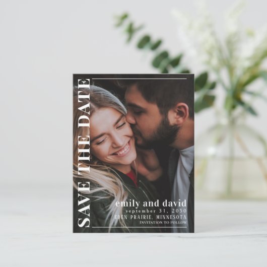 日付の写真を保存するQRコードミニマルモダンリスト 案内ポストカード (スタンド正面)