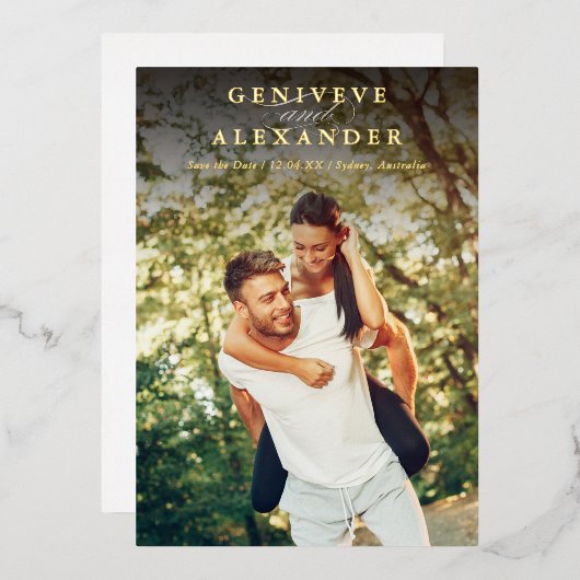 日付の写真ミニマルモダンリストオーバーレイを高く保存 箔招待状 (正面/裏面)