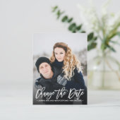 日付の変更モダンタイポグラフィの縦写真 案内ポストカード (スタンド正面)