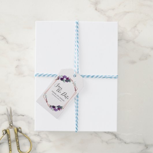 日付の紫のフローラの保存 ギフトタグ (より糸付き)