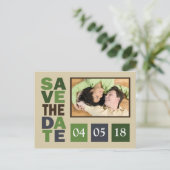 日付の緑の濃淡の色を結婚保存する 案内ポストカード (スタンド正面)