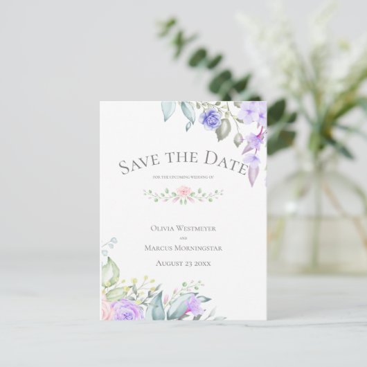 日付の薄紫と淡い色のピンクの花を保存 ポストカード (スタンド正面)