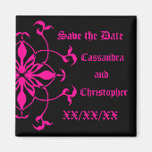 日付の長い名前を保存する黒のホットピンクの花 マグネット (正面)