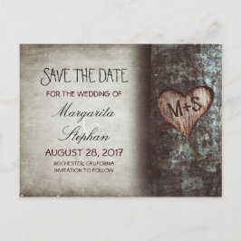 日付はがきを保存する素朴な古い木 案内ポストカード