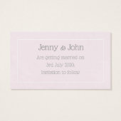 日付をピンクと白のボタンの裁縫カードに保存 (裏面)