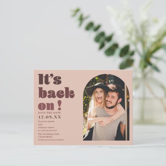 日付を保存した赤面の赤いスクリプト写真に戻る ポストカード (スタンド正面)