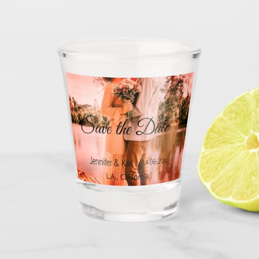 日付を保存するカップル名を配置する日付フォトテキスト ショットグラス (正面)