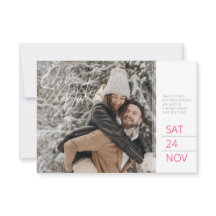 日付を保存する写真赤い灰色の白い松の円錐アート