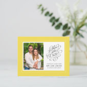 日付を保存する写真黄色のエレガントな結婚式 案内ポストカード (スタンド正面)